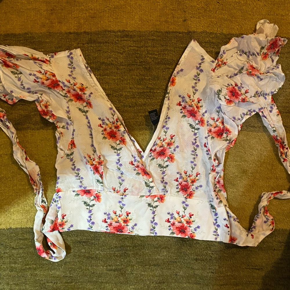 Forever 21 summer flouncy cropped top